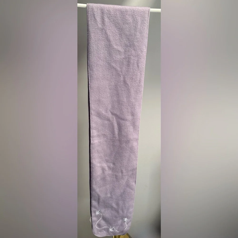 COLUMBIA SPORTSWEAR COMPANY Lavender Scarf with Snowflake Embroidery. NWT!